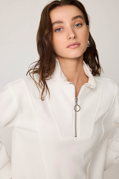 Vitrin Stand Collar Zippered Knitted Sweatshirt