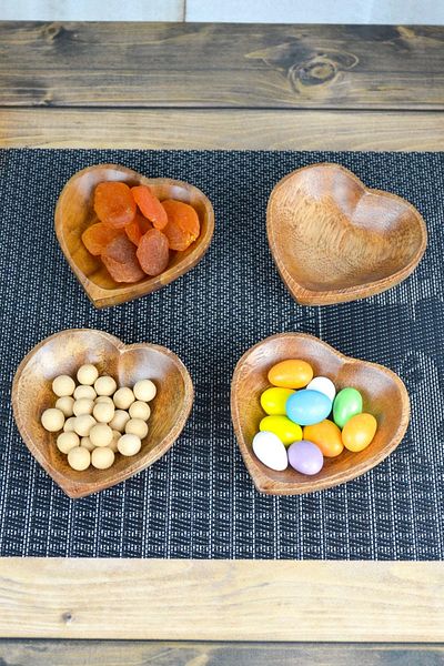AVANTAGE HOME Monique - Acacia 4-Piece Heart Snack Bowl