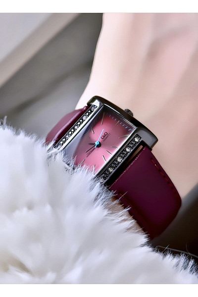 Q&Q Vintage Women's Leather Cord Wristwatch