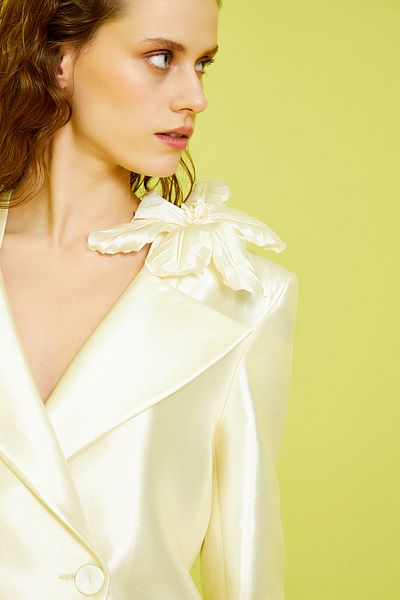 Jus De Pommes ECRU GLOSSY FLOWER APPLIQUED WOMEN'S JACKET