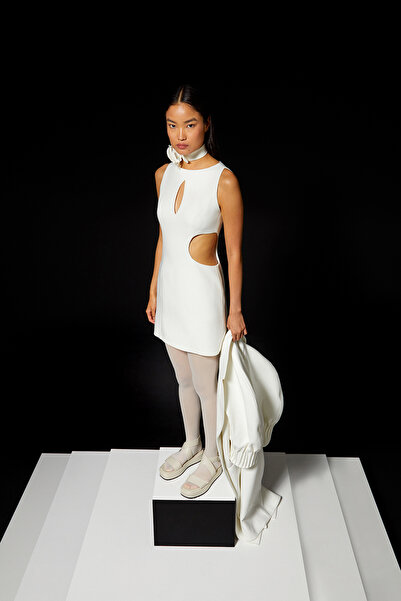 Jus De Pommes Ekru Kolsuz Bel Ve Göğüs Dekolteli Mini Elbise