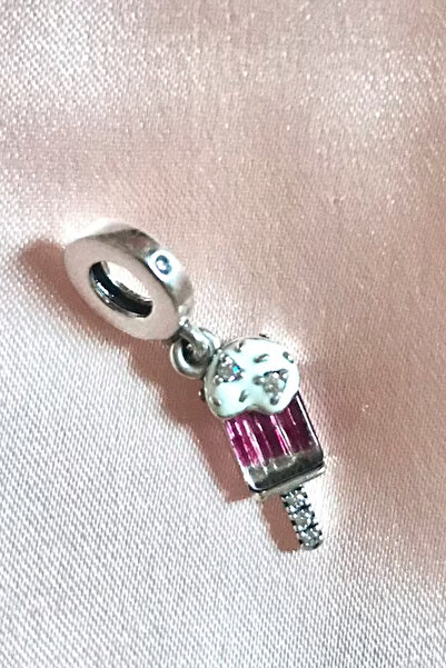 Fubena سحر التوت والآيس كريم المتدلي