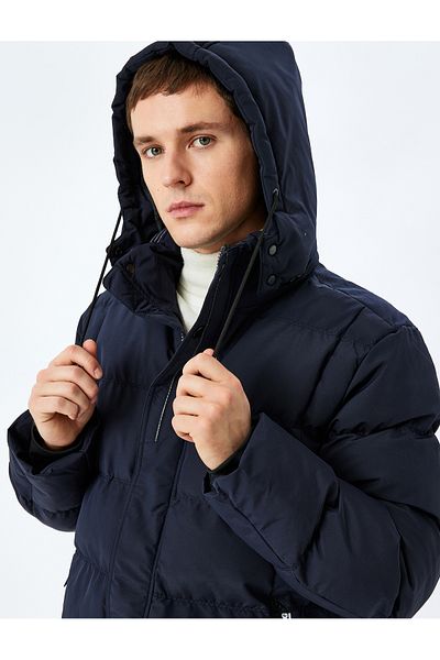 Koton Palton puf slim fit cu glugă detașabilă și detaliu de buzunar cu fermoar
