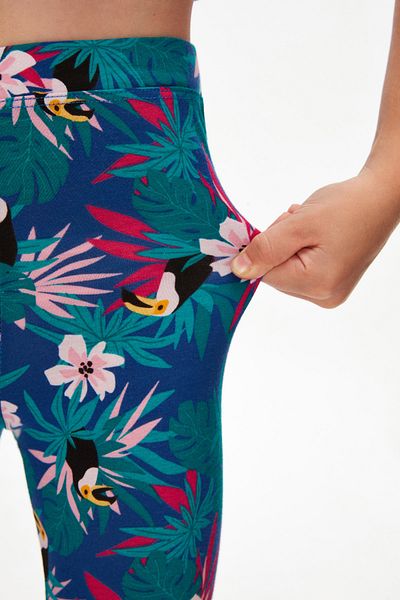 LOVETTI Girl's Tropical Parrot Pattern Capri