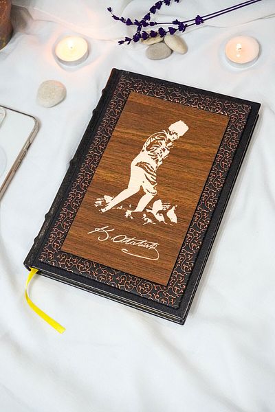 markcat Caiet cu dungi tematice Kemal Atatürk din piele termică+lemn - Cadou (17x24 cm, 320 pagini)