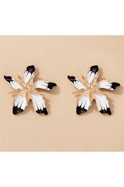 Pelin Aksesuar White Black Layered Flower Earrings