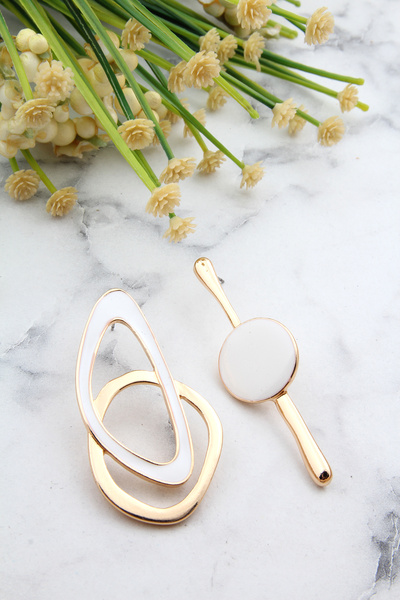 Pelin Aksesuar White Asymmetrical Design Earrings