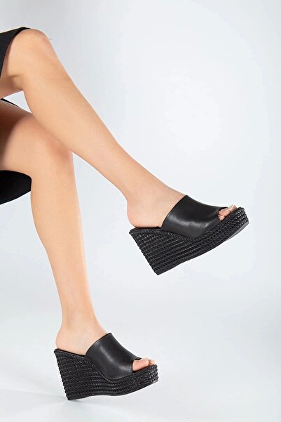 MFT AYAKKABI Γυναικείες μαύρες παντόφλες με τακούνι