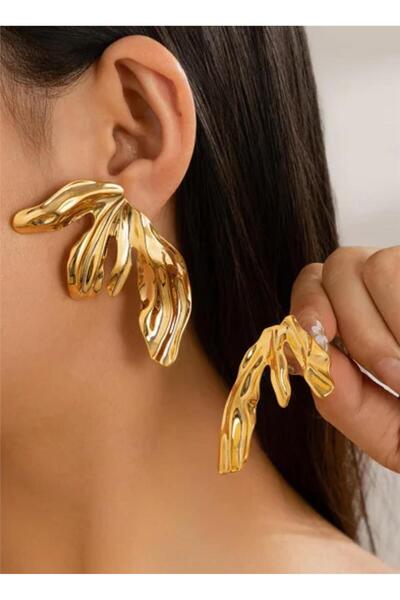 Pelin Aksesuar Gold Asimetrik Büyük Tasarım Yaprak Küpe
