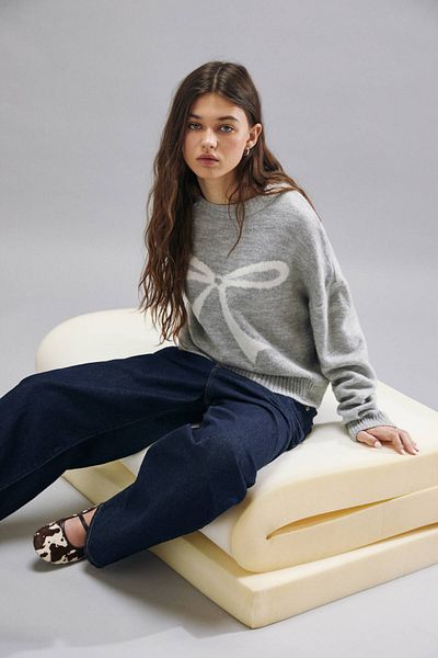Pull & Bear Knit jumper with bow graphic