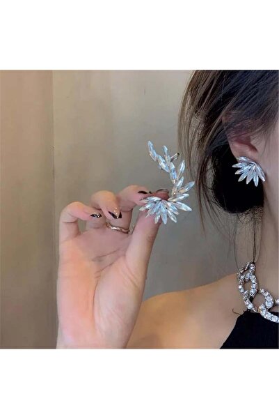 Pelin Aksesuar Kristal Taşlı Asimetrik Gösterişli Küpe