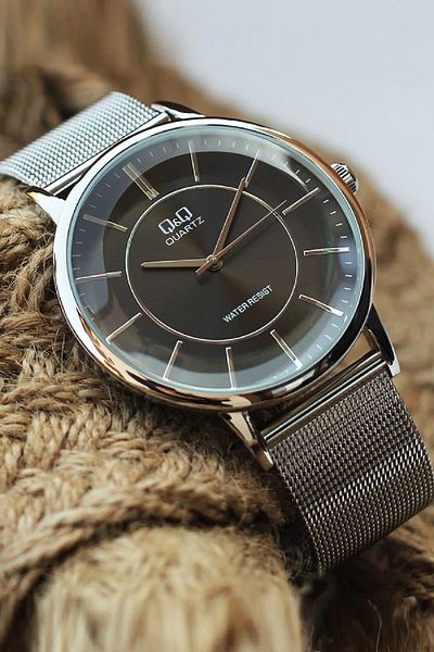 Q&Q Men's Wristwatch - Thin Case, Classic Straw Cord