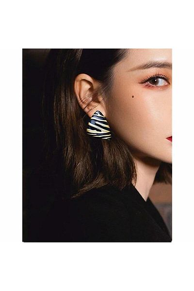 Pelin Aksesuar Black Gold Triangle Earrings