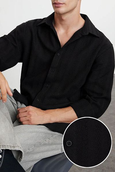Edit by Trendyol Zimní černá bavlněná košile s texturou – Regular Fit TMNAW25GO00008