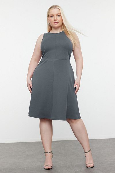 Trendyol Curve Szara mini sukienka dzianinowa w dużym rozmiarze z przeszyciami Tbbss24Ah00005