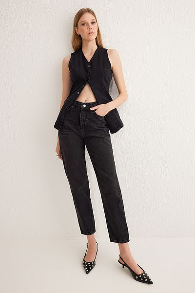 Trendyol Collection Schwarze Mom-Jeans mit hoher Taille TWOSS25JE00136