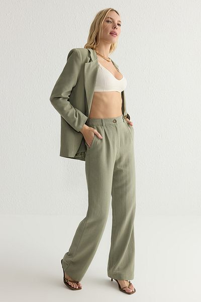 Trendyol Collection Khakifarbene Leinenweberei – elastische Taille, Hose mit weitem Bein TWOSS25PL00018