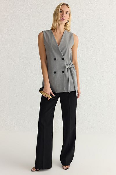 Trendyol Collection Graue, übergroße, gewebte Polyviskose-Weste mit Bindedetail TWOSS25YE00013