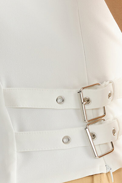 Trendyol Collection Λευκή στράπλες εφαρμοστή πόρπη ζώνης Λεπτομερής υφαντή μπλούζα TWOSS24BZ00349