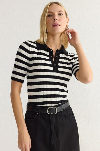 Trendyol Collection Czarny podstawowy T-shirt polo w paski, dzianinowa cienka bluzka