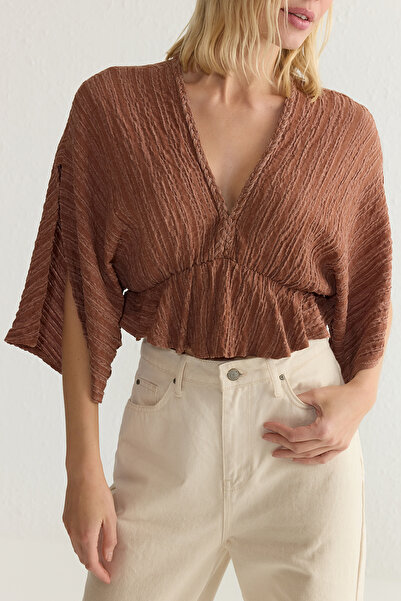 Trendyol Collection Hnědá texturovaná tkanina Flounce Tkaná tkaná halenka Twoss24Bz00480