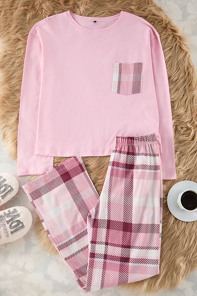 Trendyol Collection Rosa Pyjama-Set aus 100 % Baumwolle mit Karomuster und Taschendetail THMAW24PT00228