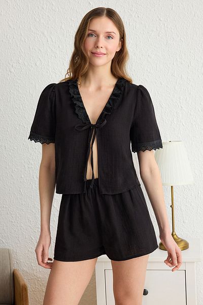Trendyol Collection Set pijama neagră 100% bumbac brodat cu șireturi, cu pantaloni scurți din muselină THMSS25PT00029