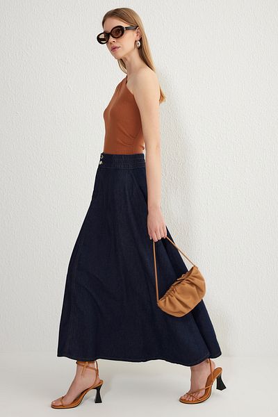 Trendyol Collection Dunkelblauer Maxi-Denim-Ballonrock mit elastischem Bund TWOSS25ET00006