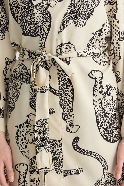 Trendyol Collection Ecru Belted Animal Pattern Viscose Woven Dressing Gown Thmss24Sb00002