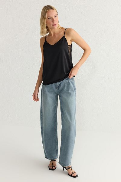 Trendyol Collection Μαύρη δαντέλα με λεπτομέρεια λουράκι σατέν υφαντή μπλούζα TWOSS25BZ00054