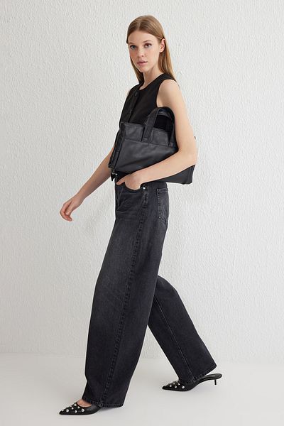 Trendyol Collection Schwarze Baggy-Jeans mit hoher Taille und Barrel TWOSS25JE00085
