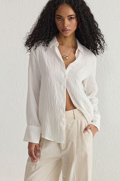 Trendyol Collection Weiß gestreiftes, strukturiertes, normales, gewebtes Hemd TWOSS25GO00013