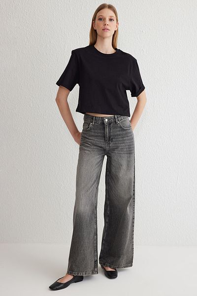 Trendyol Collection Anthrazitfarbene, lockere Jeans mit weitem Bein und hoher Taille TWOSS25JE00082