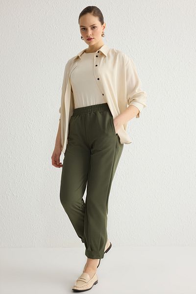 Trendyol Modest Khakifarbene, gerade Crêpe-Strickhose TCTSS25TP00002