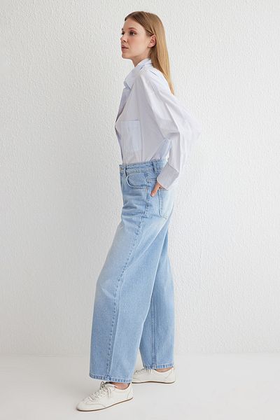 Trendyol Collection Blugi largi cu barrel albastru deschis cu talie normală TWOSS25JE00090