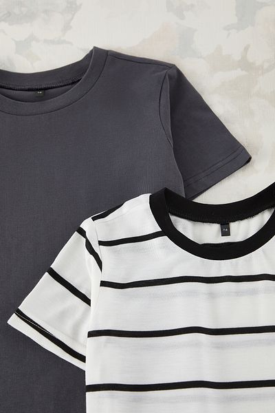 TRENDYOLKIDS Chlapecké pletené tričko - Antracit-Ecru Tkdss25Ts00025