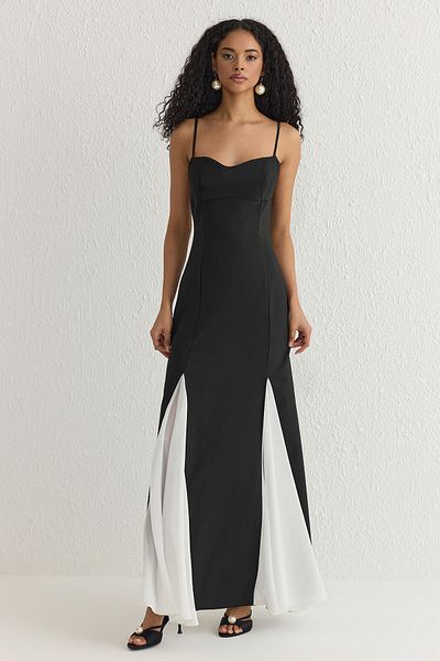 Trendyol Collection Schwarz-weißes Chiffon-Rock-Detail, langes, gewebtes Abendkleid TPRSS25AE00036