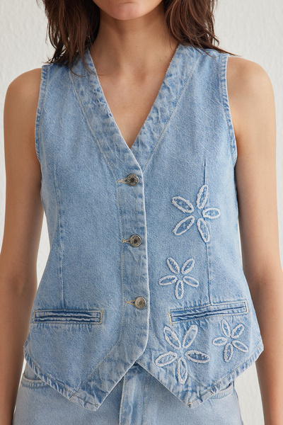 Trendyol Collection Light Blue Floral Embroidery V-Neck Denim Vest Twoss25Ye00003