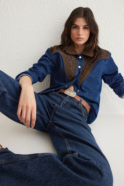 Trendyol Collection Μπλε σουέντ γιακάς με κέντημα με στρας Λεπτομερές τζιν μπουφάν TWOSS25CE00020