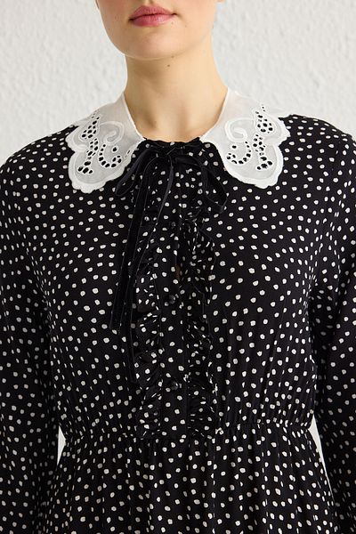 Trendyol Modest Μαύρο πουά γιακά με δαντέλα υφαντό φόρεμα TCTSS25EB00019