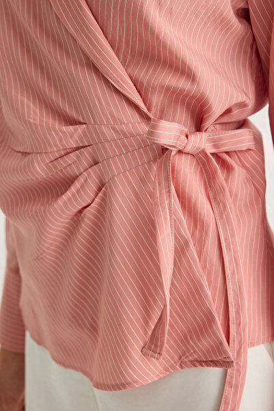 Trendyol Collection Modal Pink Stripes - Detail šněrování Regular Shirt Twoss25Go00036