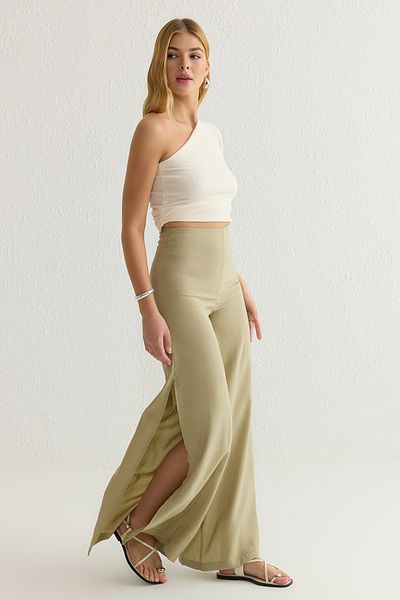 Trendyol Collection Mintfarbene Modalhose mit hoher Taille und weitem Bein – Schlitzdetail TWOSS25PL00006