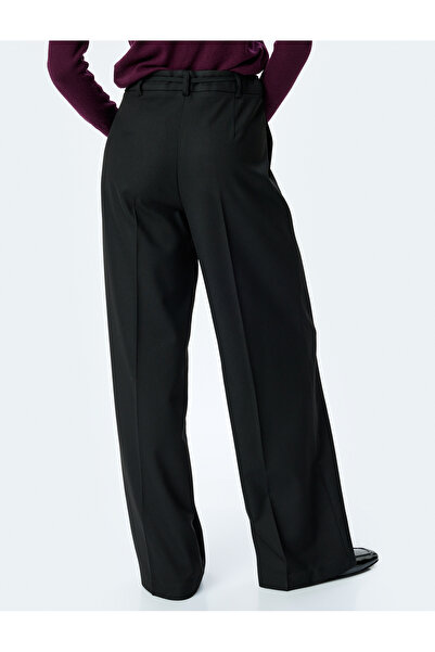 Koton Cepli Bağlama Detaylı Nervürlü Geniş Paça Kumaş Pantolon