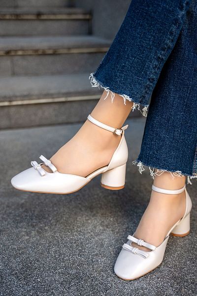 LAMİNTA Lorn Bow Detailed Thick Heel Shoes