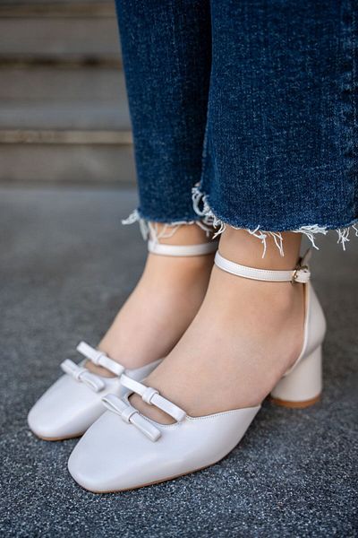 LAMİNTA Lorn Bow Detailed Thick Heel Shoes