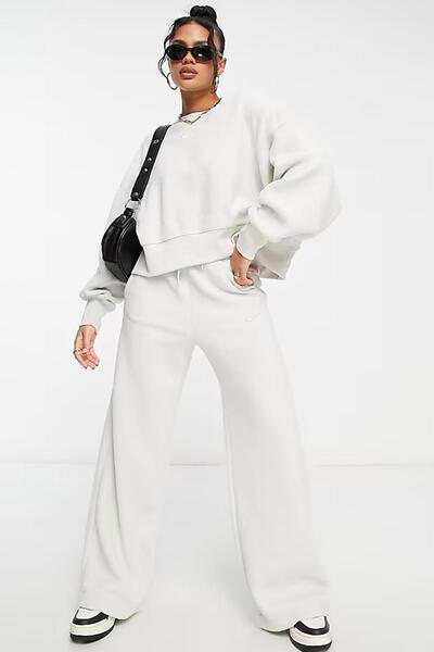 Nike Sportswear Plush Mod Crop Crew Sweatshirt Stone Women's Wide Fit Plush Sweatshirt Stone