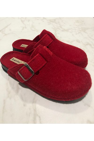 BENTO Women's Felt Red House Slippers K9584