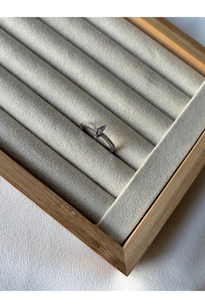 ringbox خاتم فضي اللون من الحجر الأرجواني الرقيق