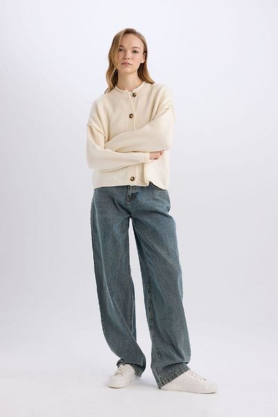DeFacto Regular Fit Crew Neck Buttoned Knitwear Cardigan E4612Ax24Wn