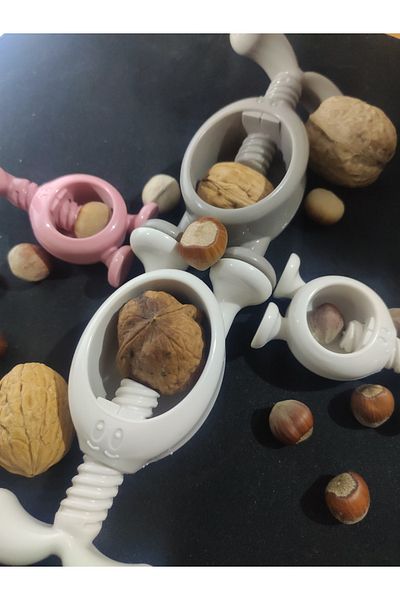 LRN Practical and Stylish: Set of 2 Walnut & Hazelnut Crackers – Enjoy Crushing Effortlessly!